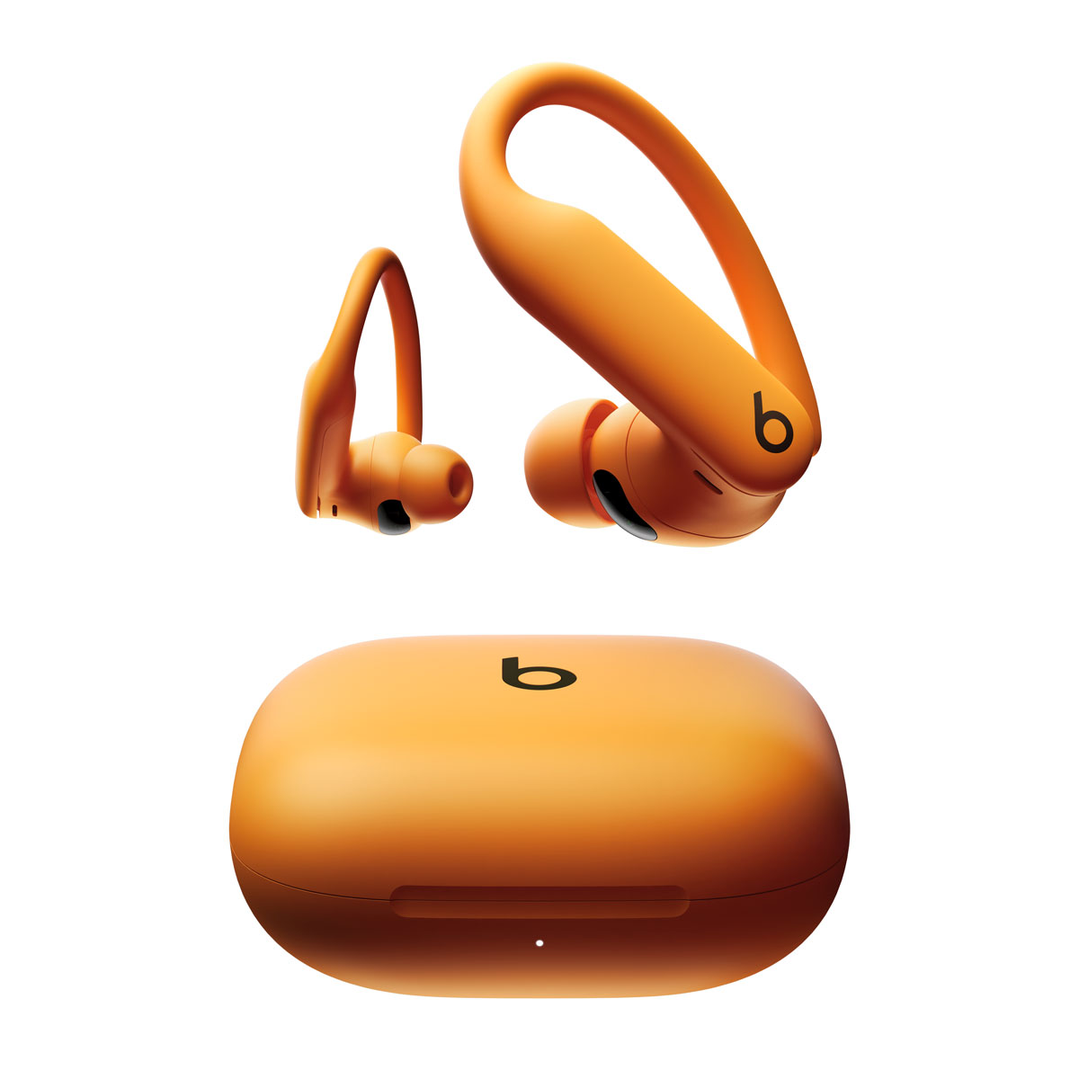 電光橙色 Powerbeats Pro 2 的特寫。